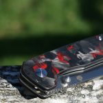 QSP Knives Penguin Folding Knife 3.06" D2 Two-Tone Satin Sheepsfoot Blade, Red Shredded Carbon Fibre Handles - QS130-TRD - Image 8